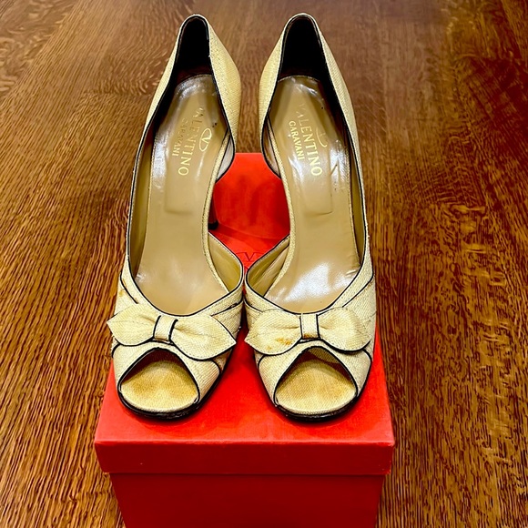 Vintage pre-loved Valentino heels - Picture 1 of 4